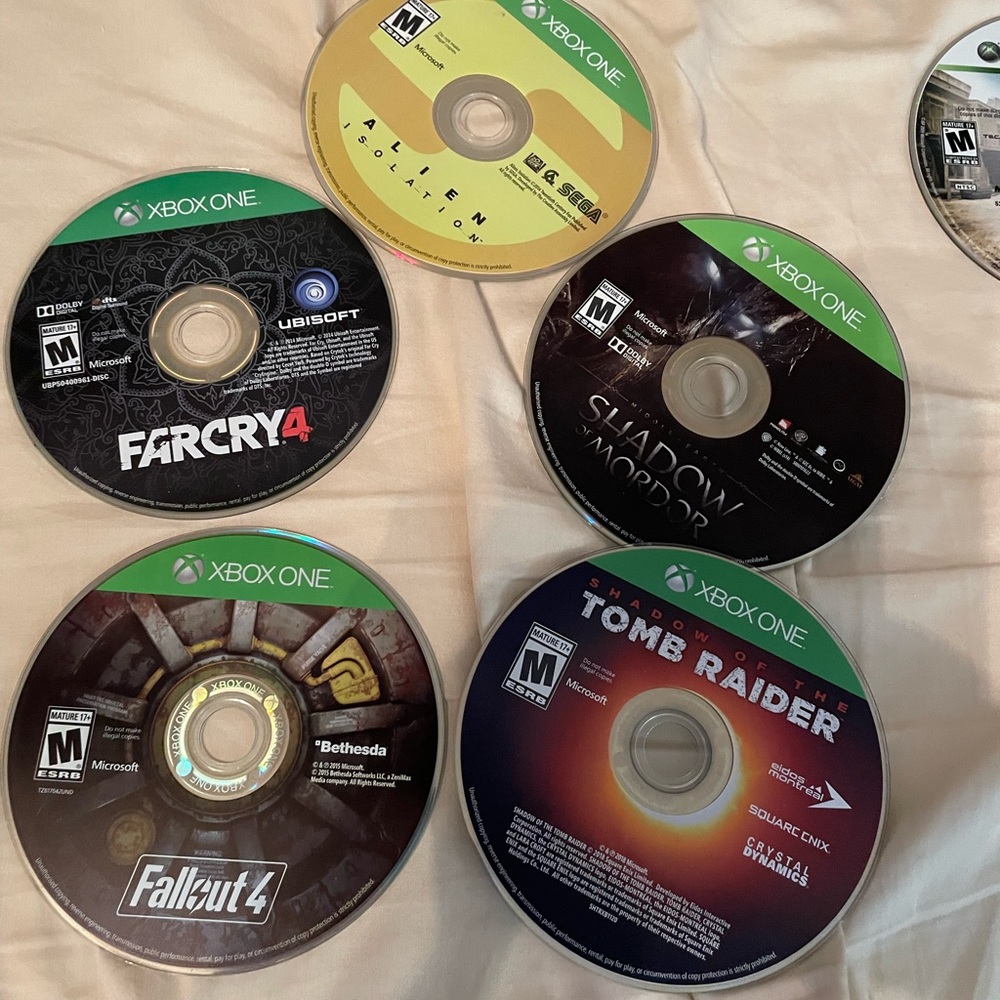 XBOX ONE VIDEO GAME BUNDLE 5 TOTAL